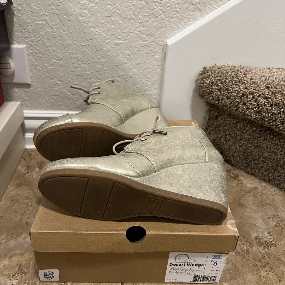 Toms desert wedges